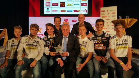 Sportstars-Gala-2015-Verein-mit-bester-Nachwuchsarbeit-mit-BM-Rudolf-Hundstorfer-und-Sport-Stadtrat-Christian-Oxonisch